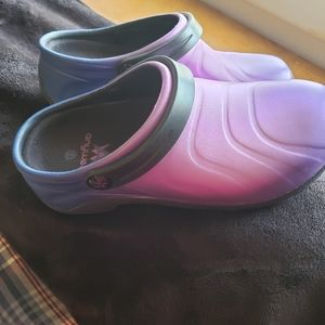 Nursing clogs